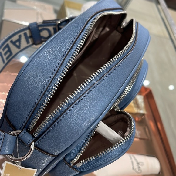 Michael Kors Jet Set Md Leather Crossbody Bag with Case for Apple Airpods Pro® - Picture 15 of 16